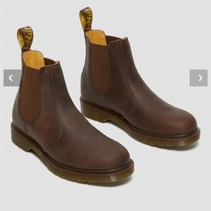 Dr. Martens 2976 Crazy Horse leather chelsea boot